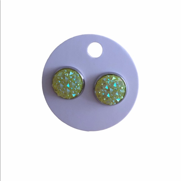 Stud Earrings - Picture 6 of 6